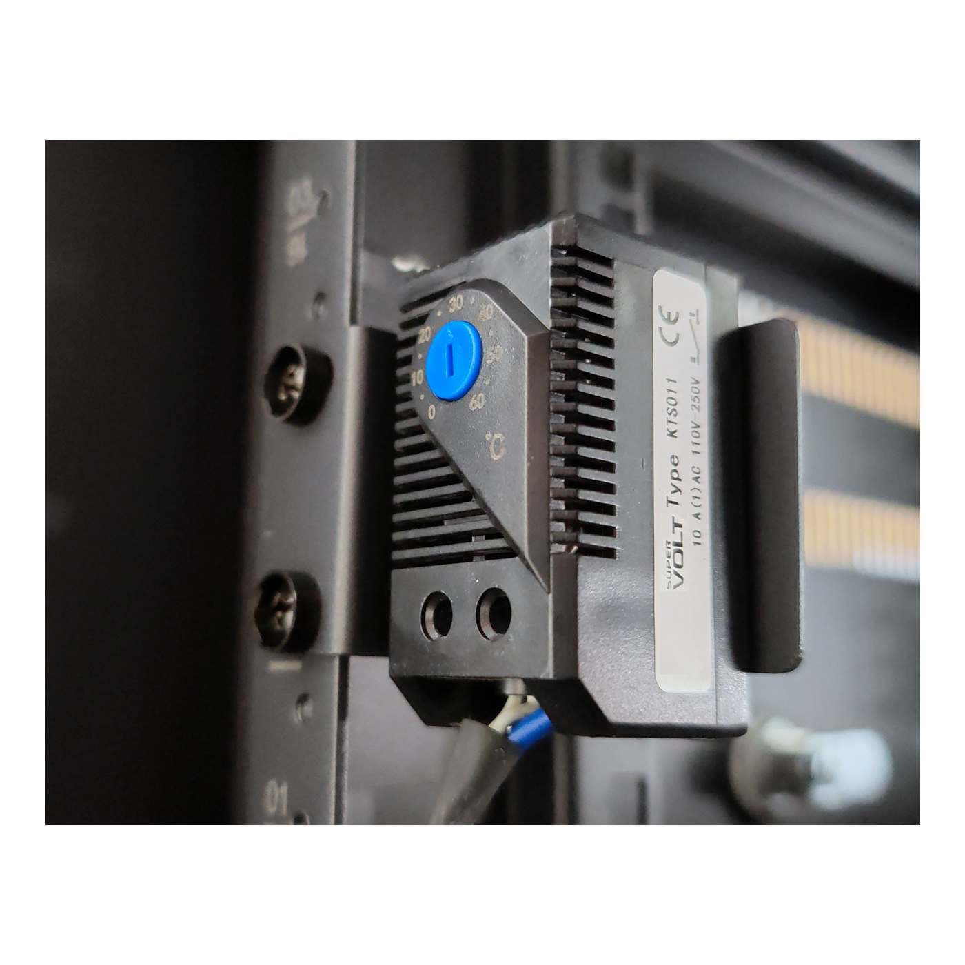 Pro Line Network Cabinet with Integrated Fans, 12U Image 14